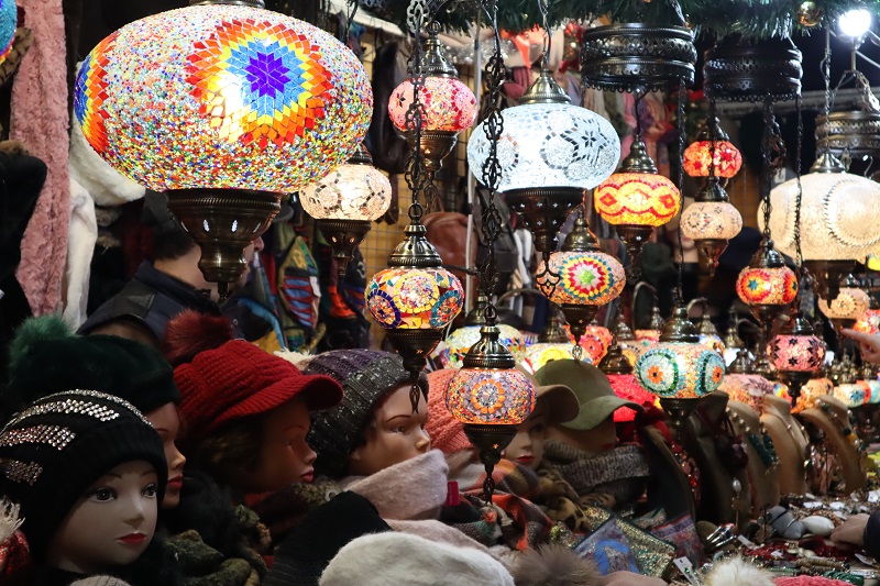 Vianočné trhy Zaragoza orientálne lampy