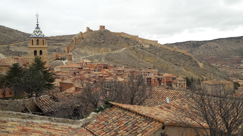 Výhľad na jednu z Najkrajších dedín Španielska Albarracín