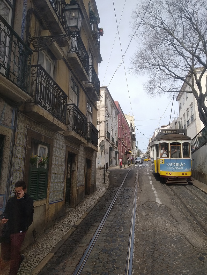 Električka bez problémov zvládala kopcovitý terén Lisabonu